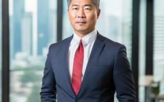 区商贸服务中心主任是谁？
